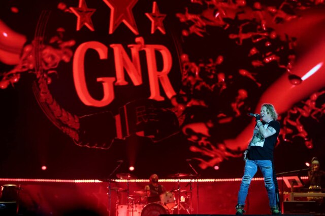 Christopher Pike/Reuters Axl Rose, vocalista da banda de rock Guns N' Roses, durante a turnê 'Not in This Lifetime... Tour' nos Emirados Árabes Unidos, em novembro de 2018.