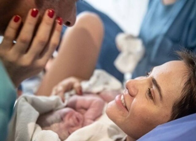 Instagram/@leticiacolin Em novembro, a atriz deu à luz primeiro filho com Michel Melamed. O menino, chamado Uri, nasceu na Casa de Saúde São José, no Rio de Janeiro.