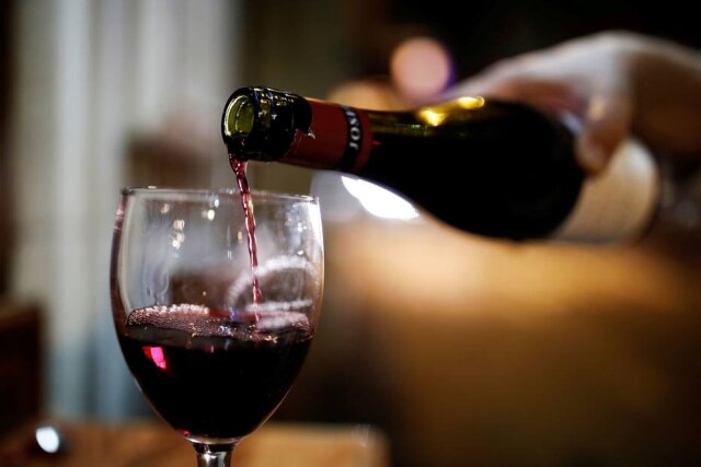 Benoit Tessier/Reuters Vinhos mais básicos, com notas frutadas, fazem sucesso entre os brasileiros iniciantes no mundo de Baco.