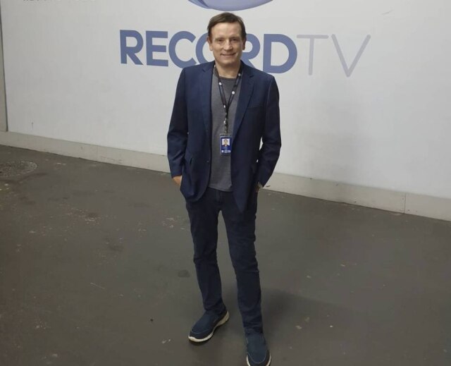 Instagram/@roberto_cabrini_jornalista O jornalista Roberto Cabrini, no estúdio da Record TV