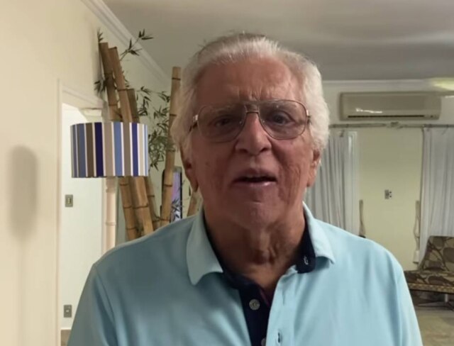 Instagram/@calbertonobrega O apresentador de 'A Praça é Nossa', Carlos Alberto de Nóbrega