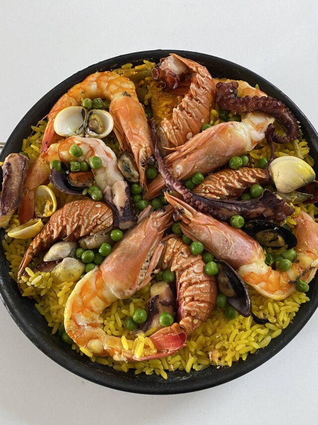 Marinera, do Paellas Pepe, com peixes e frutos do mar.