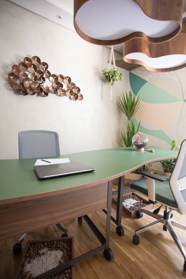 Beto Lima Formas geométricas e plantas invadem o espaço 'Home Office Saudável'