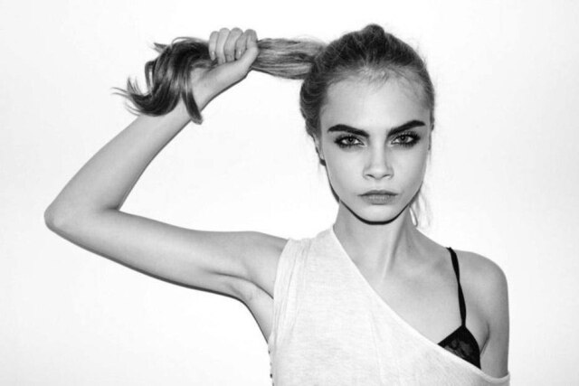 Terry Richardson A modelo Cara Delevingne, de 22 anos, é uma das maiores inspirações quando se fala em sobrancelha
