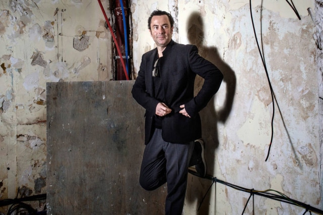 Guia Besana for The New York Times O cabeleireiro francês Christophe Robin é conhecido por cuidar dos cabelos dos estilistas John Galliano e Alber Elbaz.