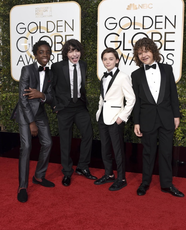 Jordan Strauss/Invision/AP Elenco de 'Stranger Things' no Globo de Ouro.