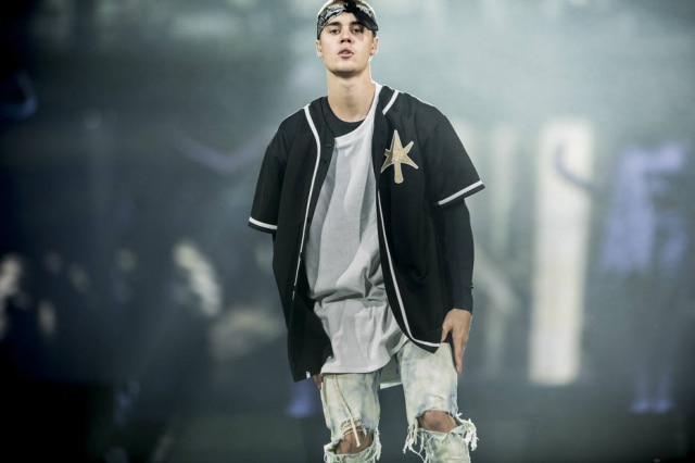 Chad Batka/The New York Times Justin Bieber usa bandanas no mesmo estilo que o rapper Tupac