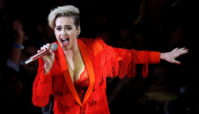 REUTERS/Mario Anzuoni Em novo vídeo do 'The Late Late Show', James Corden protagoniza cena dramática citando músicas de Katy Perry.