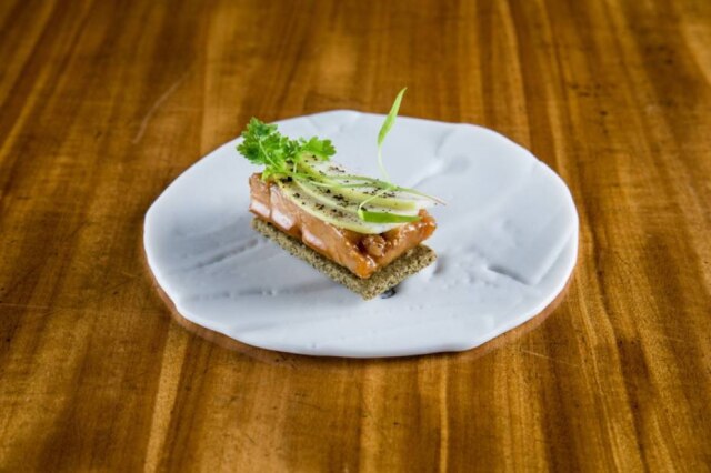 Tomas Rangel Porco, maça queimada e maça verde, snack do novo menu do Oro