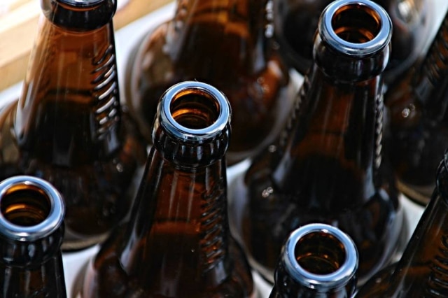 Pixabay/manfredrichter A associação de cervejarias da Alemanha pediu que consumidores façam a devolução de garrafas e engradados dos produtos após sua utilização em vez de descartarem no lixo