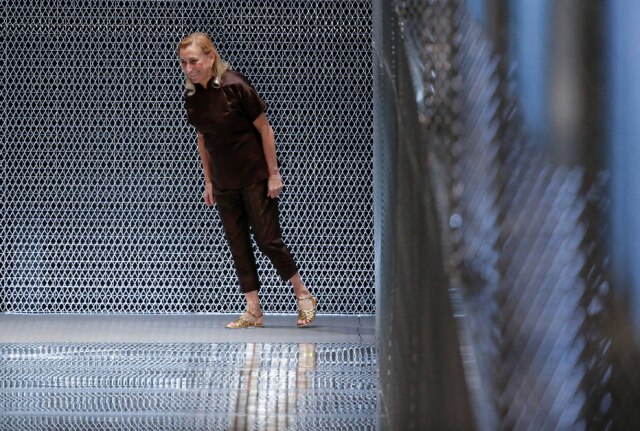 Max Rossi/Reuters Miuccia Prada, diretora criativa da Miu Miu e da Para, num desfile da marca em setembro de 2016