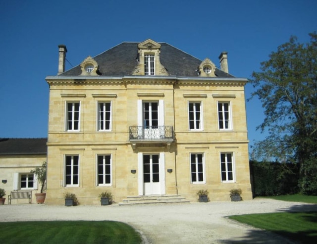 château Teyssier O château Teyssier, primeira propriedade do inglês Jonathan Maltus na região de Saint-Émilion,