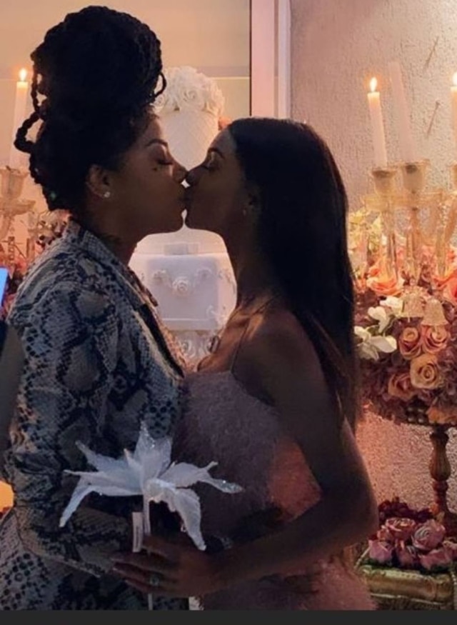 Instagram/@ludmilla Beijo que celou a união entre a cantora Ludmilla e a bailarina Brunna Gonçalves nesta segunda-feira, 16.