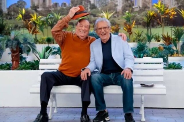 Gabriel Cardoso e Beatriz Nadler/SBT O apresentador de 'A Praça é Nossa', Carlos Alberto de Nóbrega, e o companheiro de SBT Raul Gil.