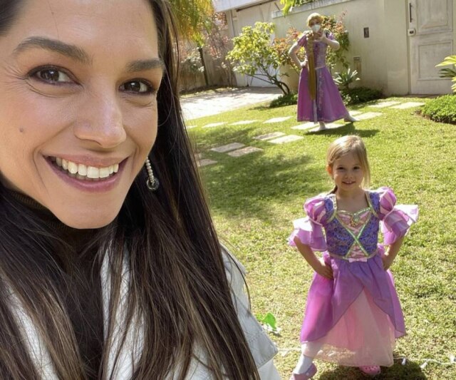 Instagram/@tatafersoza A atriz Thais Fersoza e a filha Melinda, de 5 anos, fruto do relacionamento com o cantor Michel Teló