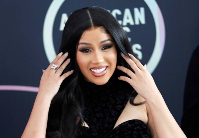 Mario Anzuoni/Reuters A cantora Cardi B será a host da 49ª edição do American Music Awards, que ocorre em Los Angeles.