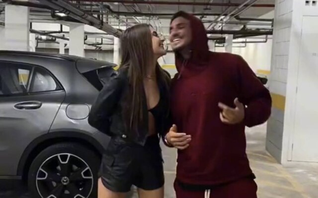 TikTok/@gabrielmedina1010 Jade Picon e Gabriel Medina apareceram fazendo uma coreografia do TikTok juntos.