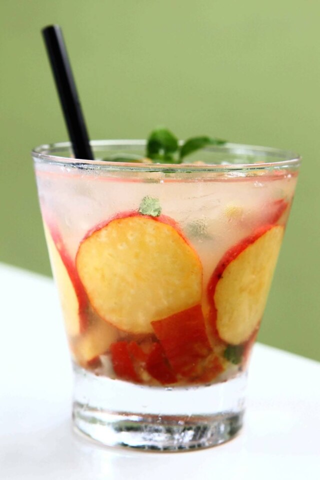 Felipe Rau|Estadão Caipirinha preparada pelo chef Carlos Ribeiro