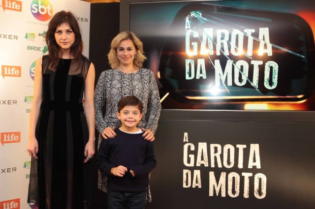Leonardo Nones/Divulgação Christiana Ubach, Daniela Escobar e o pequeno Enzo Barone.