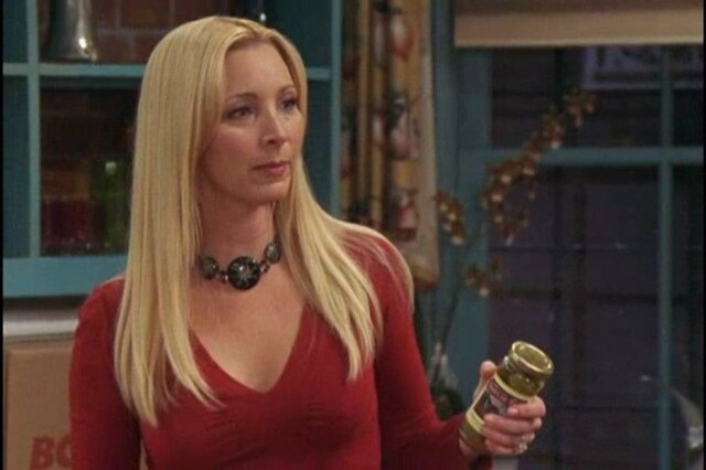 Reprodução / NBC Lisa Kudrow é conhecida por interpretar a personagem Phoebe em 'Friends'