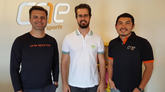 Mário Chaves/One Sports Os três sócios da One Sports: Paulo Camargo, ex-jogador de vôlei e diretor de inovação e negócios da empresa; Alexandre Álvaro, ex-jogador de futsal e especializado em ciência da computação e Fernando Endo, responsável pelo hardware