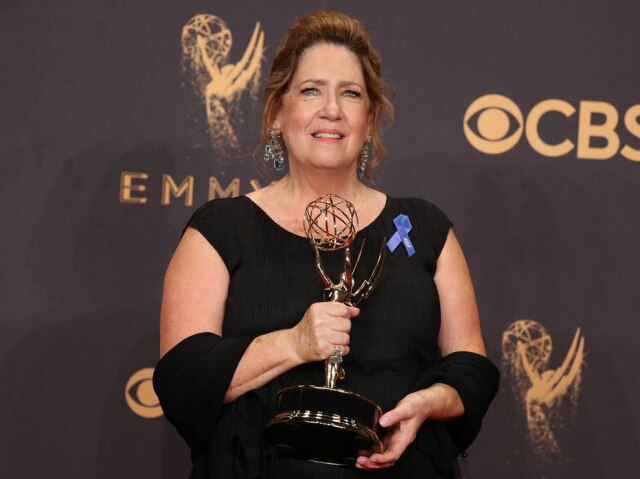 REUTERS/Lucy Nicholson Ann Dowd ganhou o prêmio de melhor atriz coadjuvante por seu papel em 'The Handmaid's Tale'