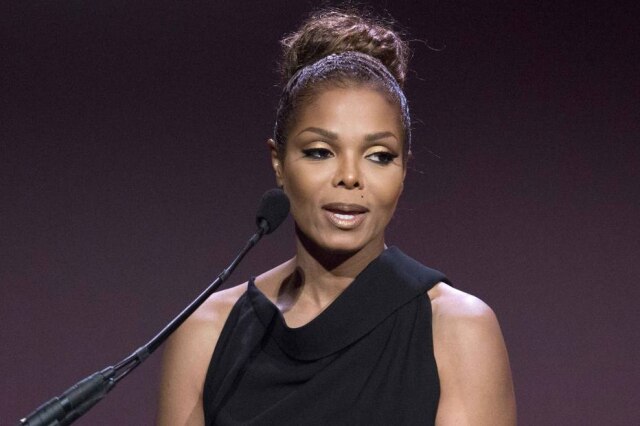 Andrew Kelly/Reuters Um cirurgião plástico afirma que o nariz de Janet Jackson está 'caindo' por conta das inúmeras intervenções cirúrgicas que a cantora fez