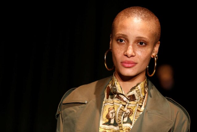 REUTERS/Luke MacGregor Além de modelo, Adwoa Aboah também é ativista e possui uma plataforma de empoderamento feminino