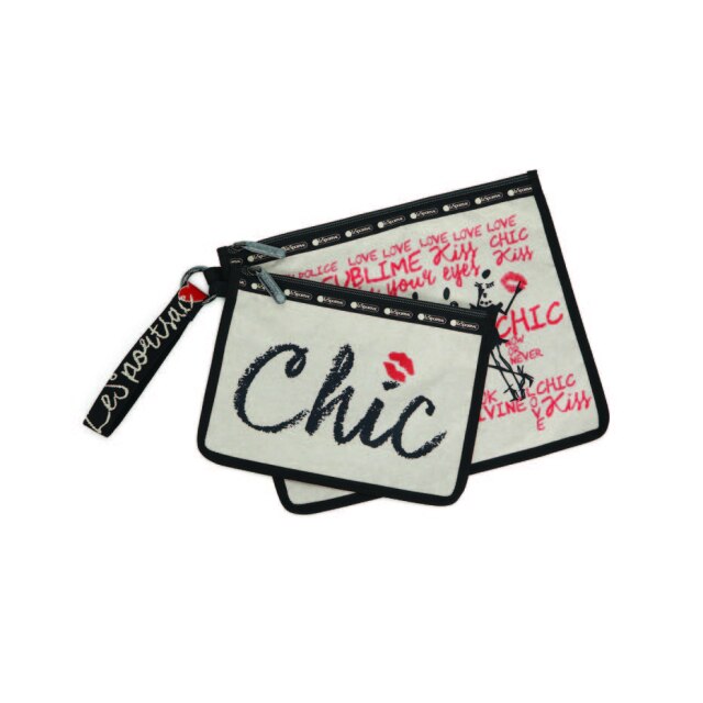Divulgação LeSportsac As carteiras de pulso da linha de Alber Elbaz para a LeSportsac, com inscrições e ilustrações assinados pelo designer