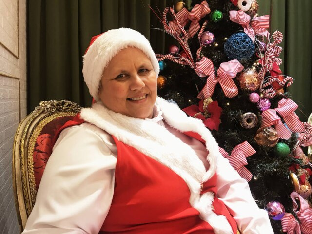 Divulgação Sueli de Jesus, a Mamãe Noel de 54 anos.