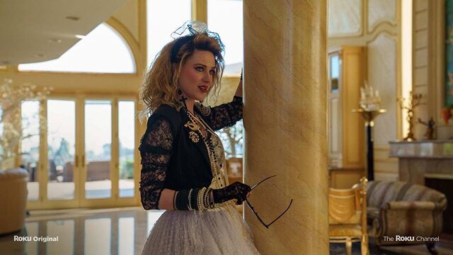 Instagram/@therokuchannel Evan Rachel Wood apareceu caracterizada como Madonna nos tempos de 'Like a Virgin'.