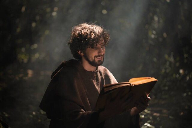 Juan Ribeiro Santo Antônio, um dos nomes escolhidos para os episódios da série 'Cartas Santas'.