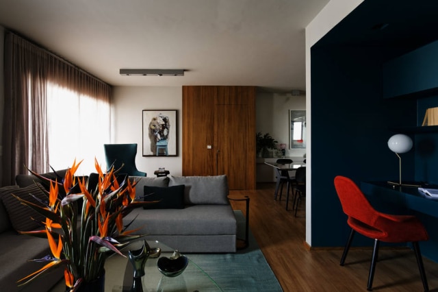 ALAIN BRUGIER / DECORAÇÃO Ocupando parta do antigo dormitório de empregada, apartamento ganhou um home-office