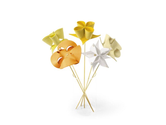 Benoit Pailley/ Divulgação Louis Vuitton As flores 'Origami', dos suíços Atelier Oi, para a coleção de objetos Les Petits Nomades, da Louis Vuitton