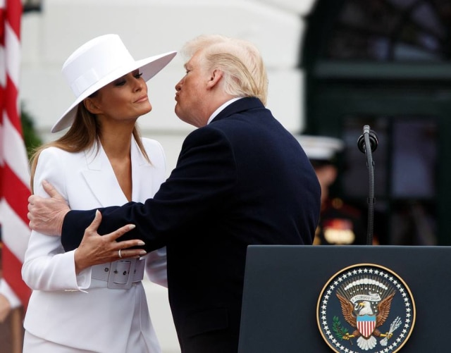 AP Photo/Evan Vucci Chapéu foi feito sob medida para Melania Trump