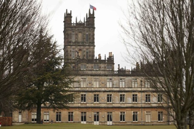 Luke Wolagiewicz/The New York Times A série britânica 'Downton Abbey' irá continuar em um filme que está sendo roteirizado pelo criador da produção