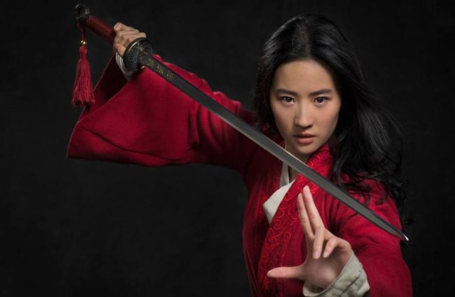 Twitter/@Disney Disney divulgou primeira imagem de Liu Yifei como Mulan.