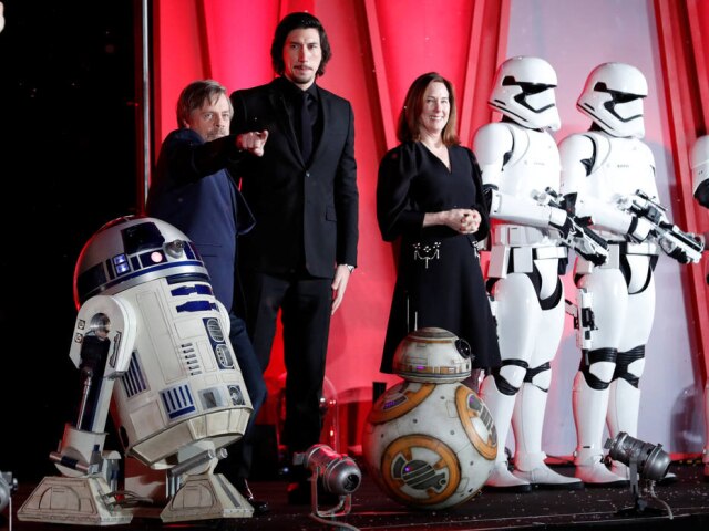 REUTERS/Kim Kyung-Hoon Mark Hamill, Adam Driver e Kathleen Kennedy em evento promocional do filme 'Star Wars: The Last Jedi' em Tóquio, no Japão, em dezembro de 2017