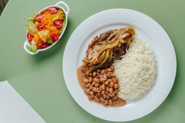 Roberto Seba Arroz, feijão, bife e saladinho são clássicos do PF.