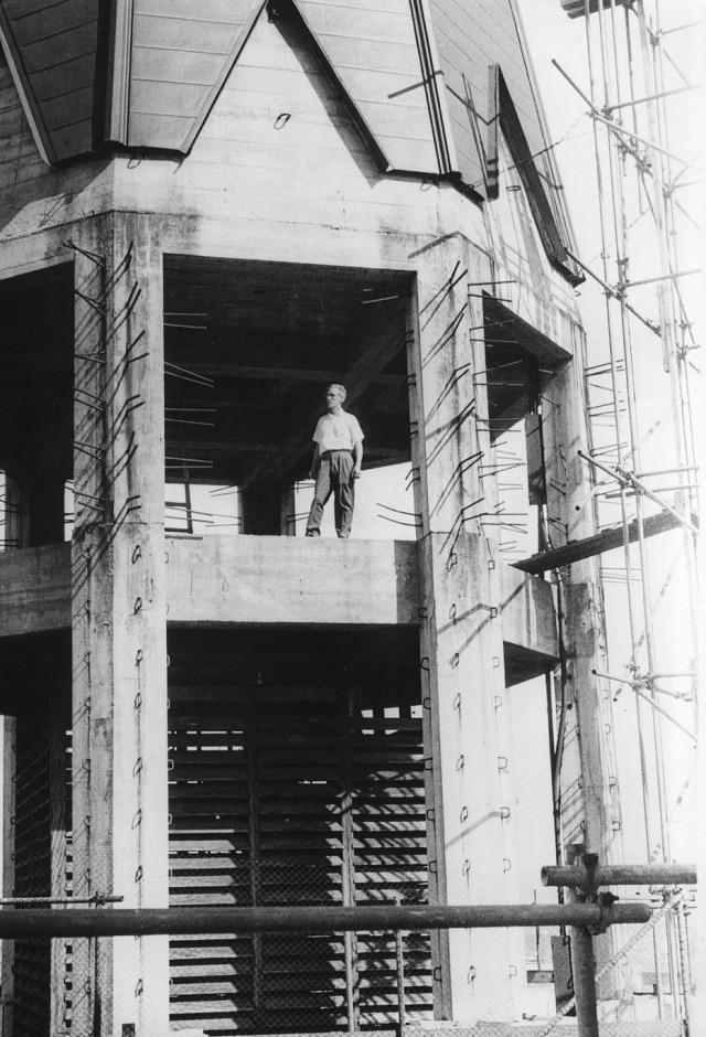 Acervo Estadão Obras de construção das torres da Catedral da Sé nos anos 1950.