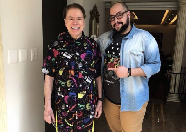Instagram/@tiagoabravanel O ator Tiago Abravanel e o avô Silvio Santos, dono do SBT