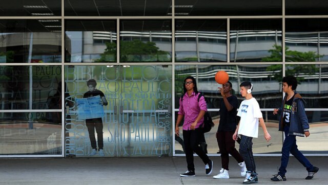 Detalhe da fachada da biblioteca, que fica no Parque da Juventude, onde por muitos anos funcionou a Casa de Detenção, na zona norte de São Paulo. Foto: Hélvio Romero / Estadão