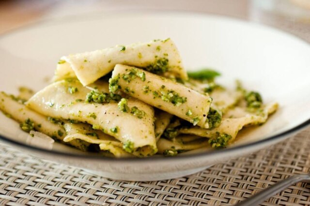 Evan Sung/NYT Fazzoletti ao pesto pedaçudo.