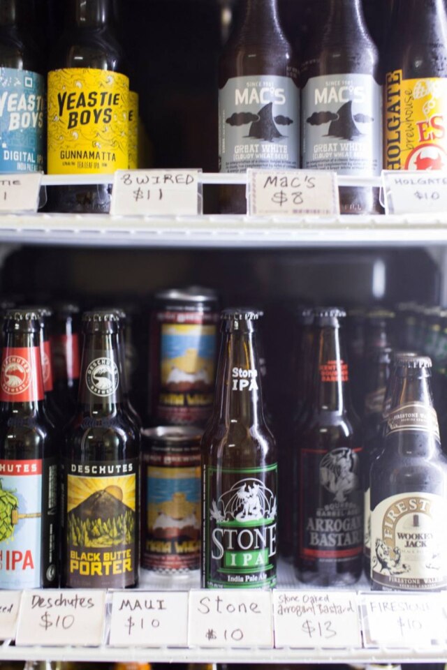 Lauryn Ishak|NYT A Good Beer Co. é o primeiro box de um camelódromo de Cingapura especializado em cervejas artesanais.