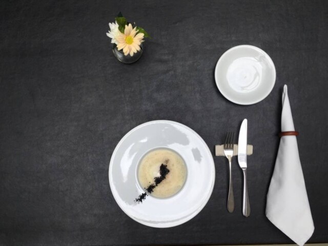 Tête à Tête|Divulgação Amuse bouche: ovo cozido à baixa temperatura.
