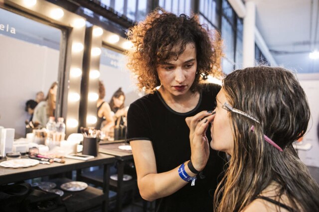 Mariana Pekin/Nars Rafaella Crepaldi em ação.