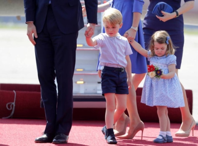 Kay Nietfeld/Reuters Príncipe George e princesa Charlotte