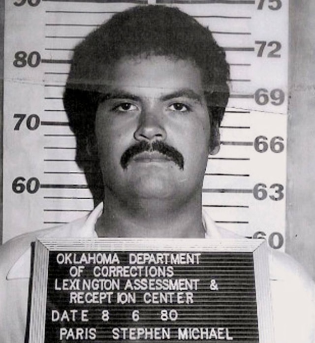 Oklahoma Department of Corrections via AP Stephen Michael Paris quando foi preso, em agosto de 1980.
