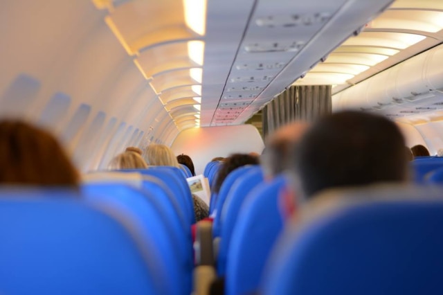 Pixabay/StelaDI Ao pedir para trocar de lugar em um avião, uma mulher pode ter servido de cupido para um novo casal