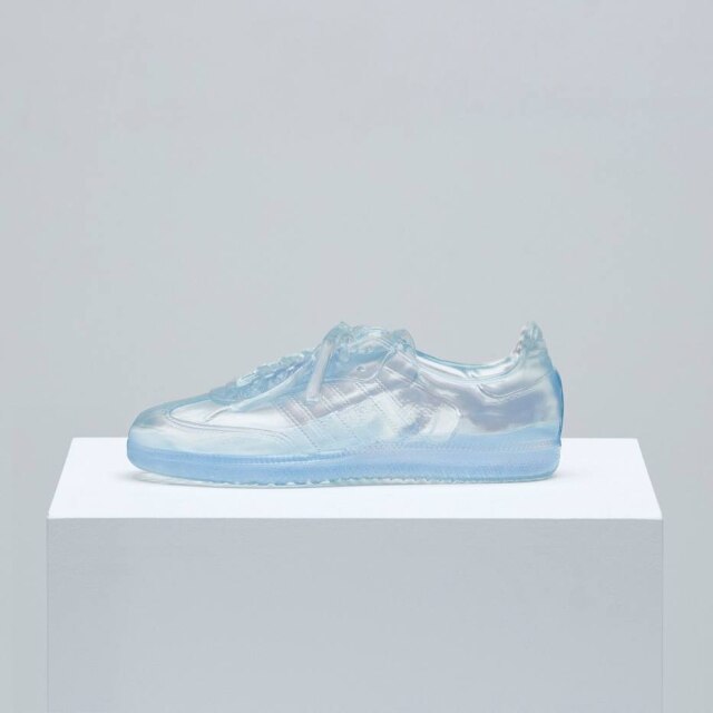 Divulgação/Adidas A modelo Kate Moss fez uma versão do samba em impressão 3D